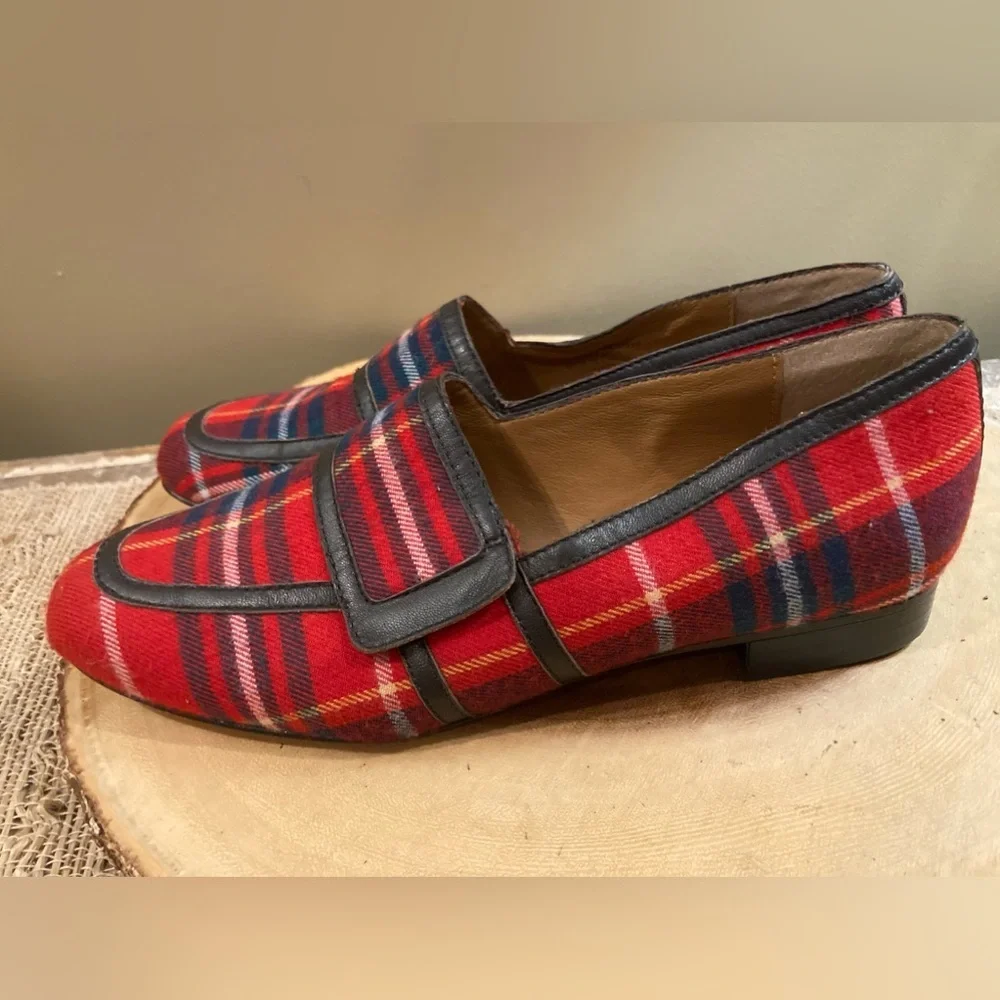 Bettye Muller Tartan Plaid Red & Navy Loafers‎ 5.5